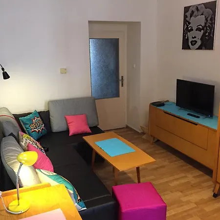 Stylish Pop Art Apartment *